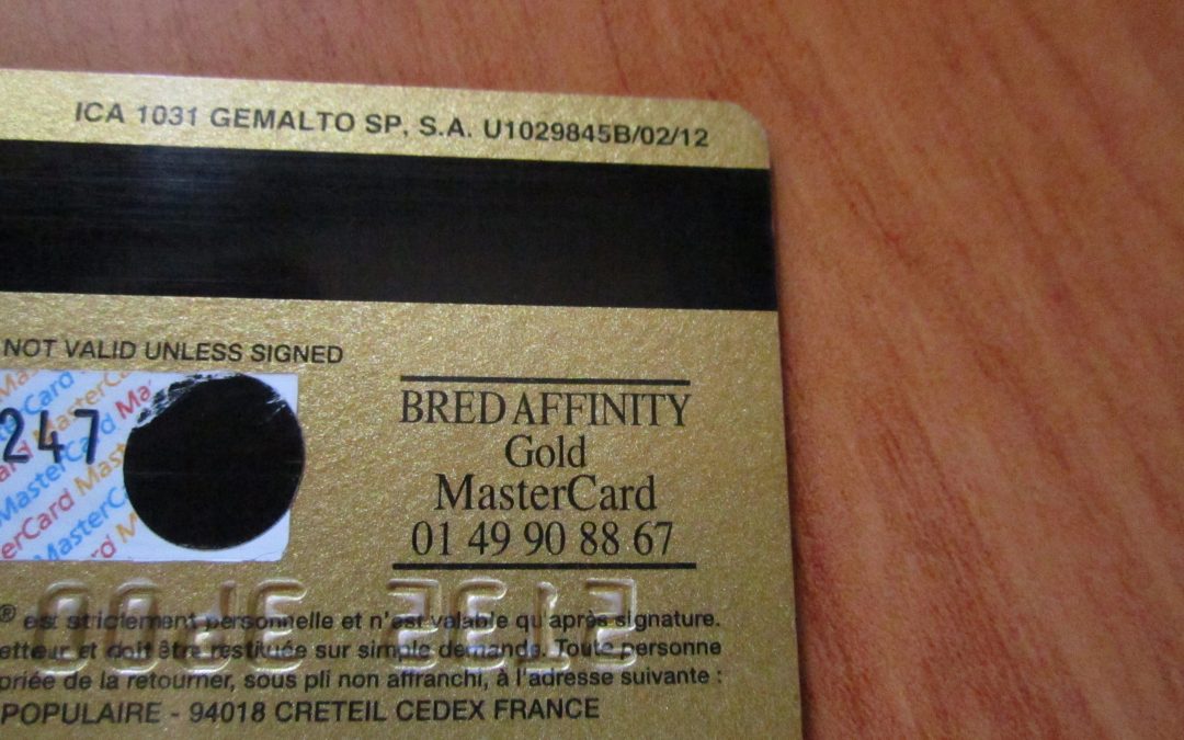 Seguridad en medios de pago, escaneado de las dos caras de la tarjeta de crédito en cajeros automáticos